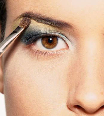 化妆教程：眼影多色选择化妆技巧